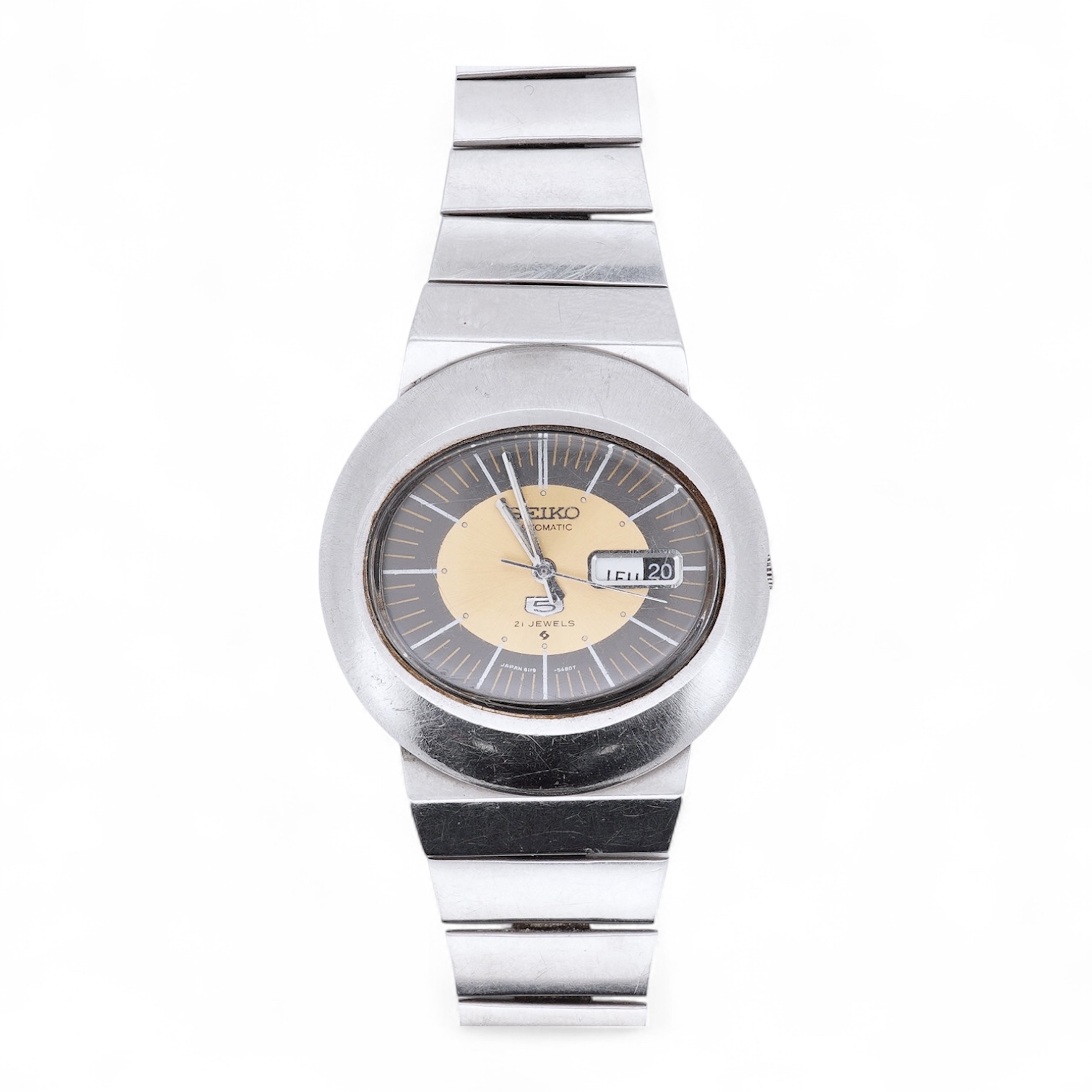 A gentleman's steel Seiko 5 Automatic wrist watch, with oval dial, baton numerals and date aperture, case diameter 40mm, case back numbered 228258, on a stainless steel Seiko bracelet(a.f.), no box or papers. Condition -